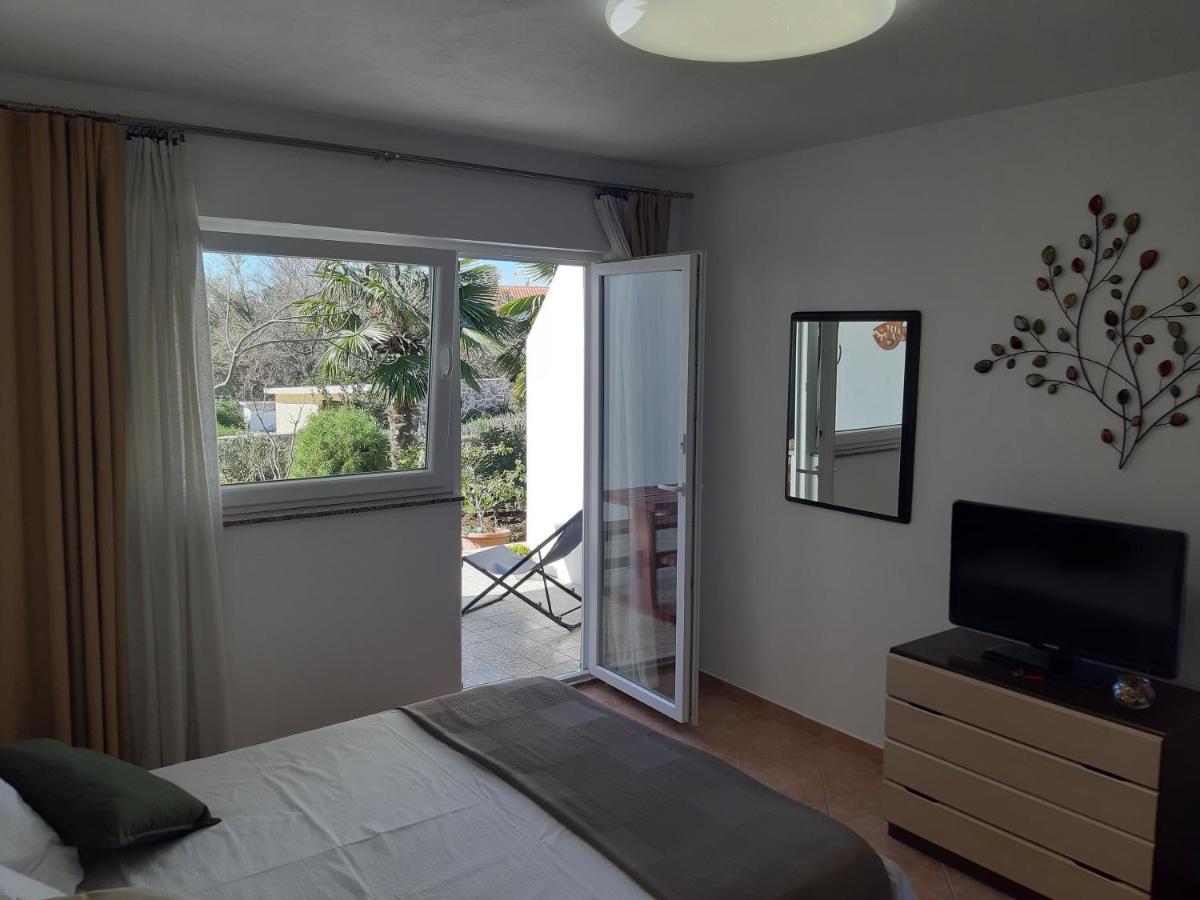 Apartments Summer Bloom คิร์ก ภายนอก รูปภาพ