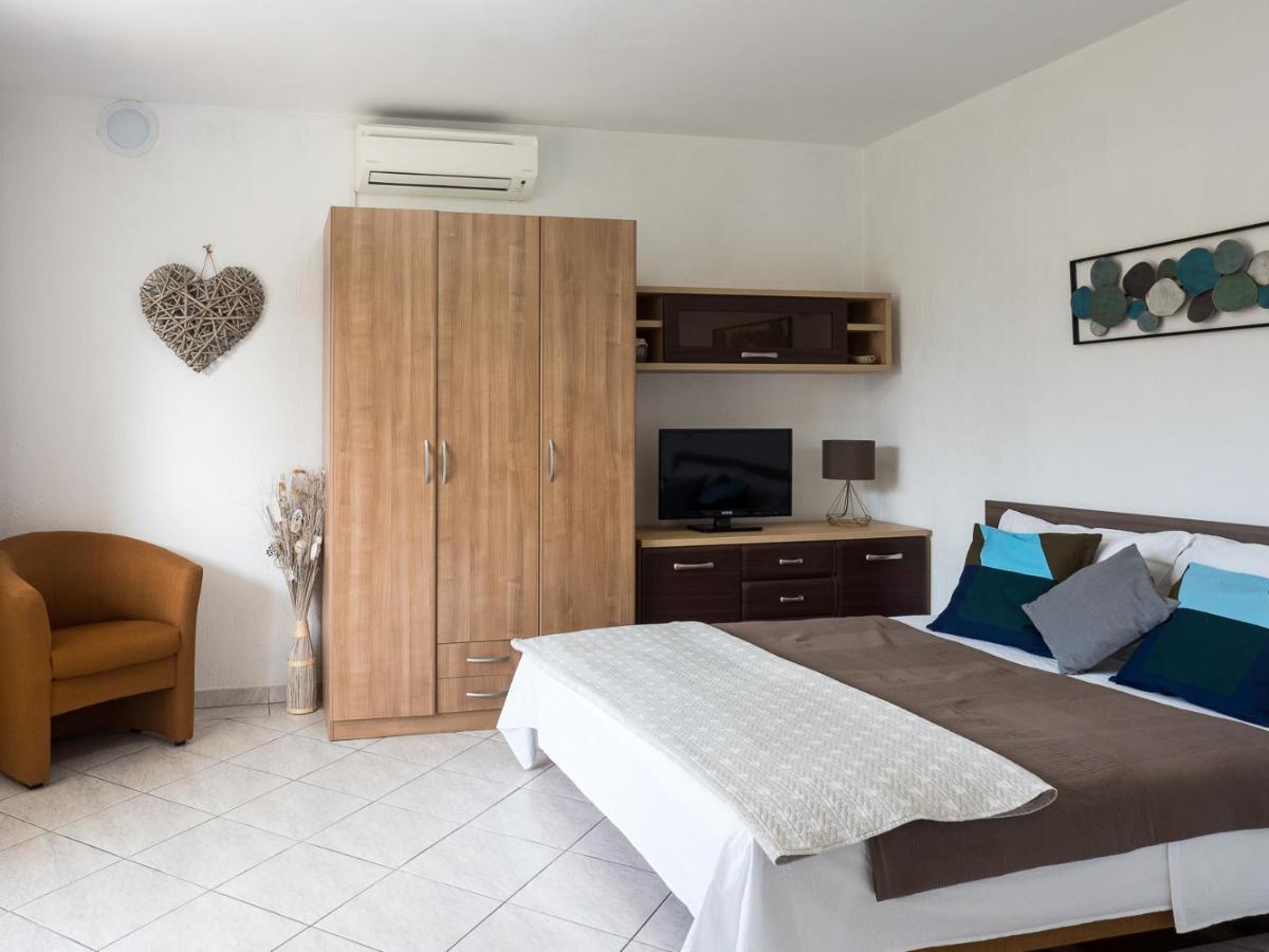 Apartments Summer Bloom คิร์ก ภายนอก รูปภาพ