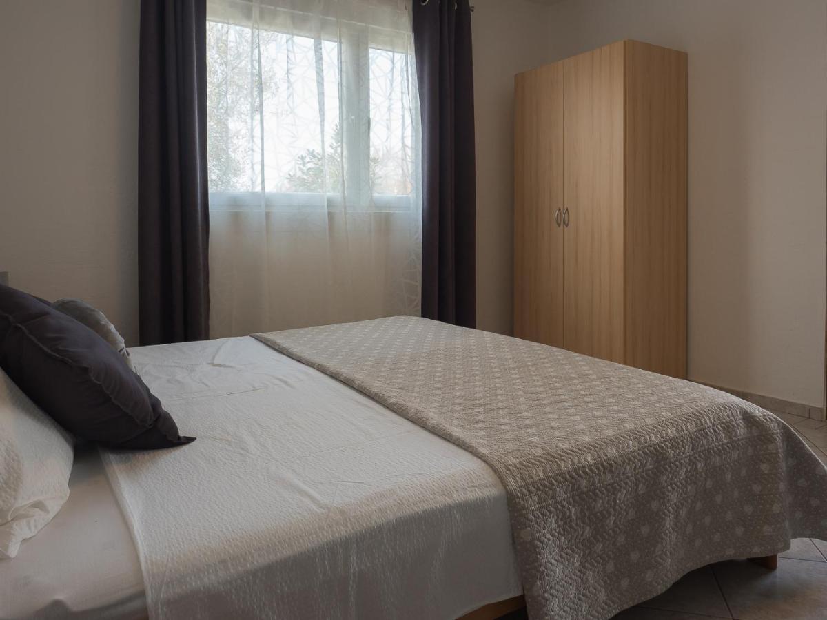 Apartments Summer Bloom คิร์ก ภายนอก รูปภาพ